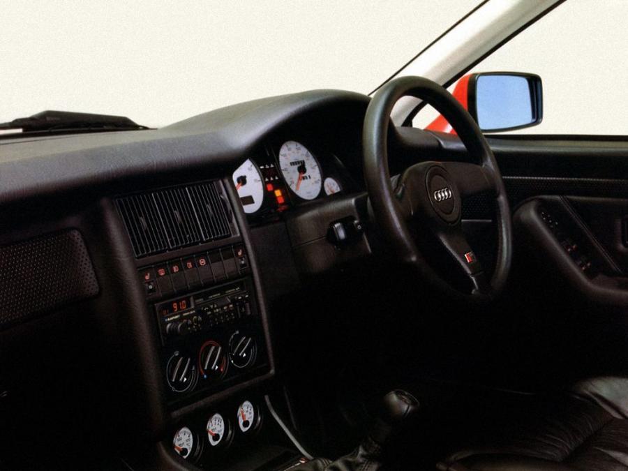 Торпедо Audi S2 Coupe (89, 8B) 1990 года  (UK) (фото 17 из 25)